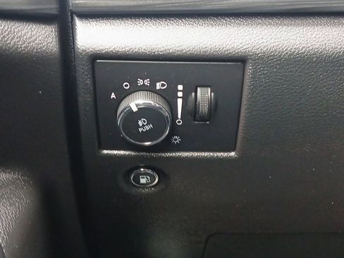 Used 2020 Jeep Grand Cherokee Altitude RWD image 12