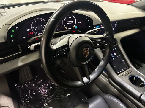 Used 2021 Porsche Taycan image 9