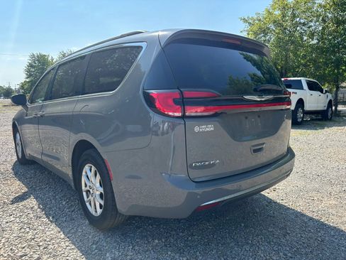 Used 2022 Chrysler Pacifica Touring-L FWD image 11