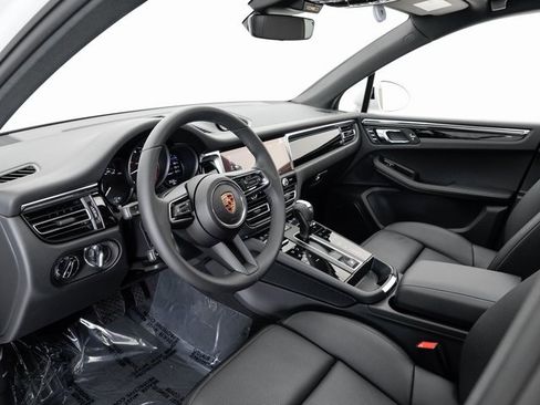 New 2025 Porsche Macan image 4