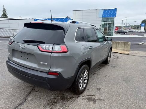 Used 2019 Jeep Cherokee Latitude Plus w/ Cold Weather Group AWD/4WD image 8