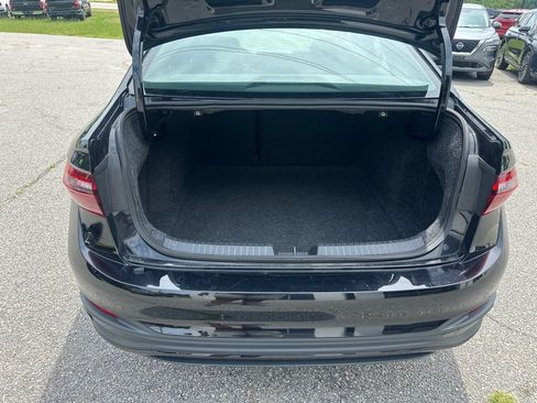 Used 2025 Volkswagen Jetta SE FWD image 10