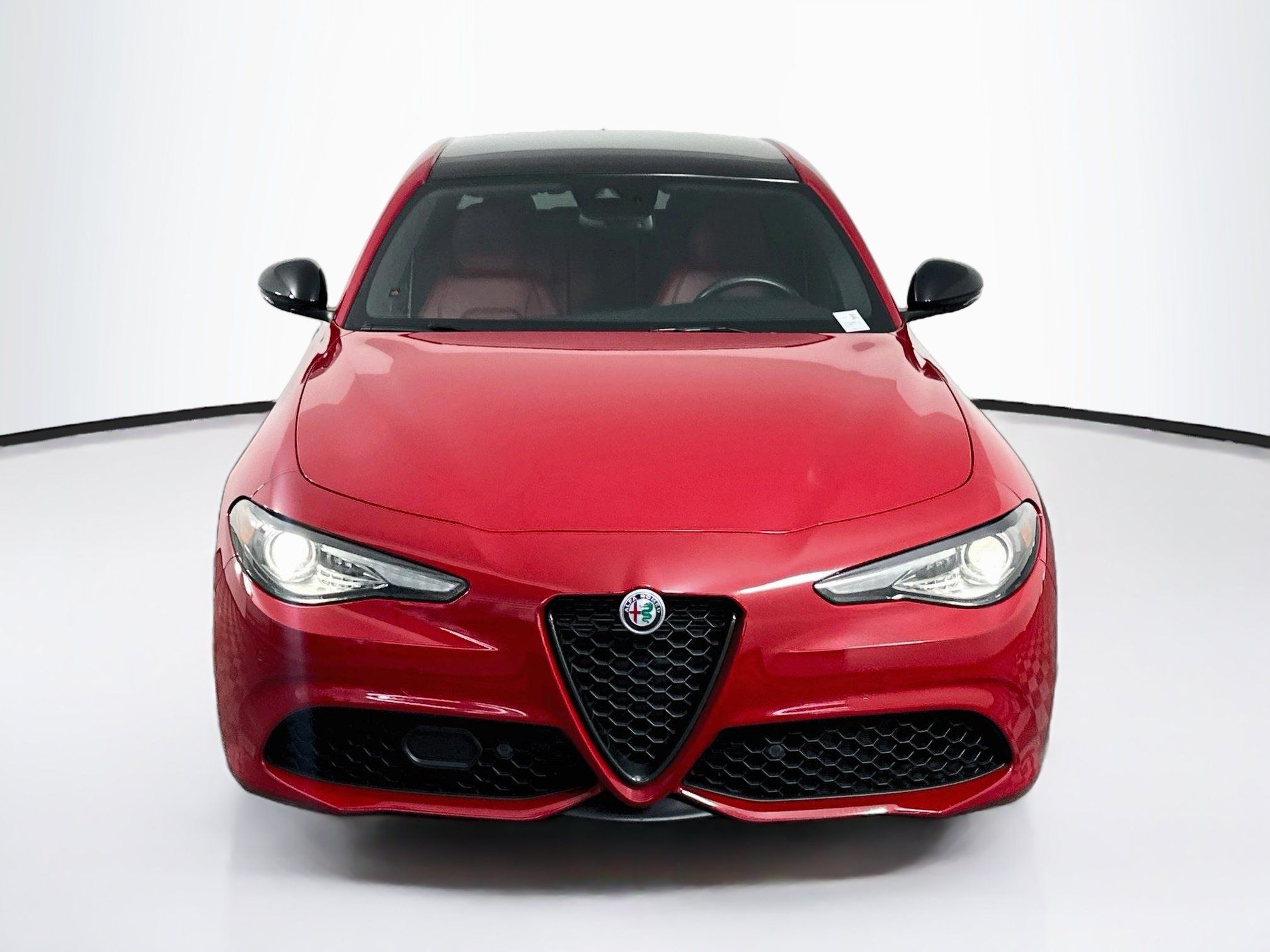 Used 2023 Alfa Romeo Giulia Veloce RWD image 2
