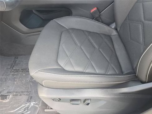 Used 2024 Volkswagen Atlas Cross Sport SE FWD image 15