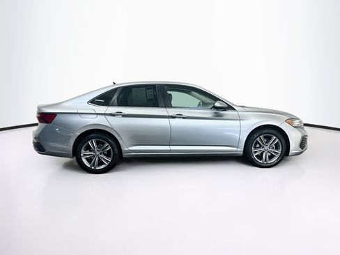 Used 2024 Volkswagen Jetta SE FWD image 10
