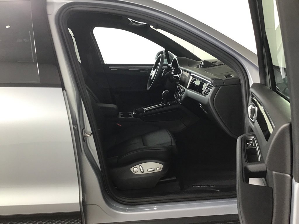 Certified 2026 Porsche Macan AWD/4WD image 20