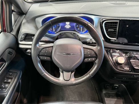 Used 2021 Chrysler Pacifica Touring-L w/ Uconnect Theater Family Group AWD/4WD image 13