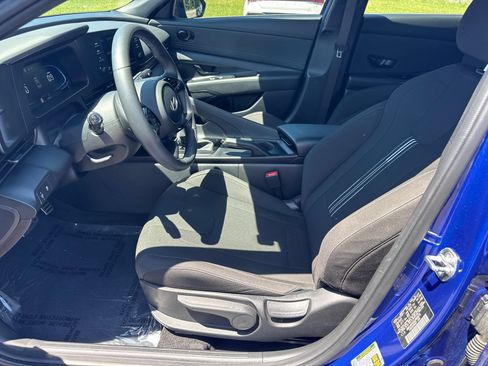 Used 2025 Hyundai Elantra Sport FWD image 9