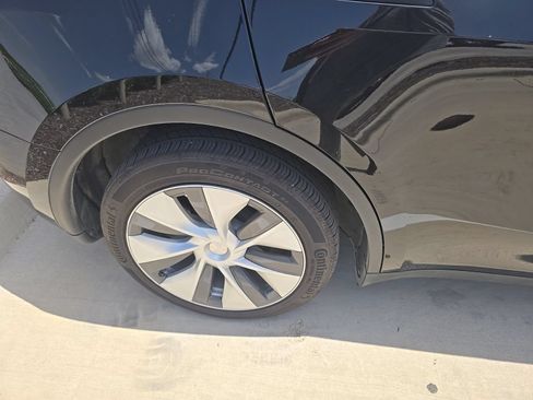Used 2023 Tesla Model Y Long Range AWD/4WD image 5