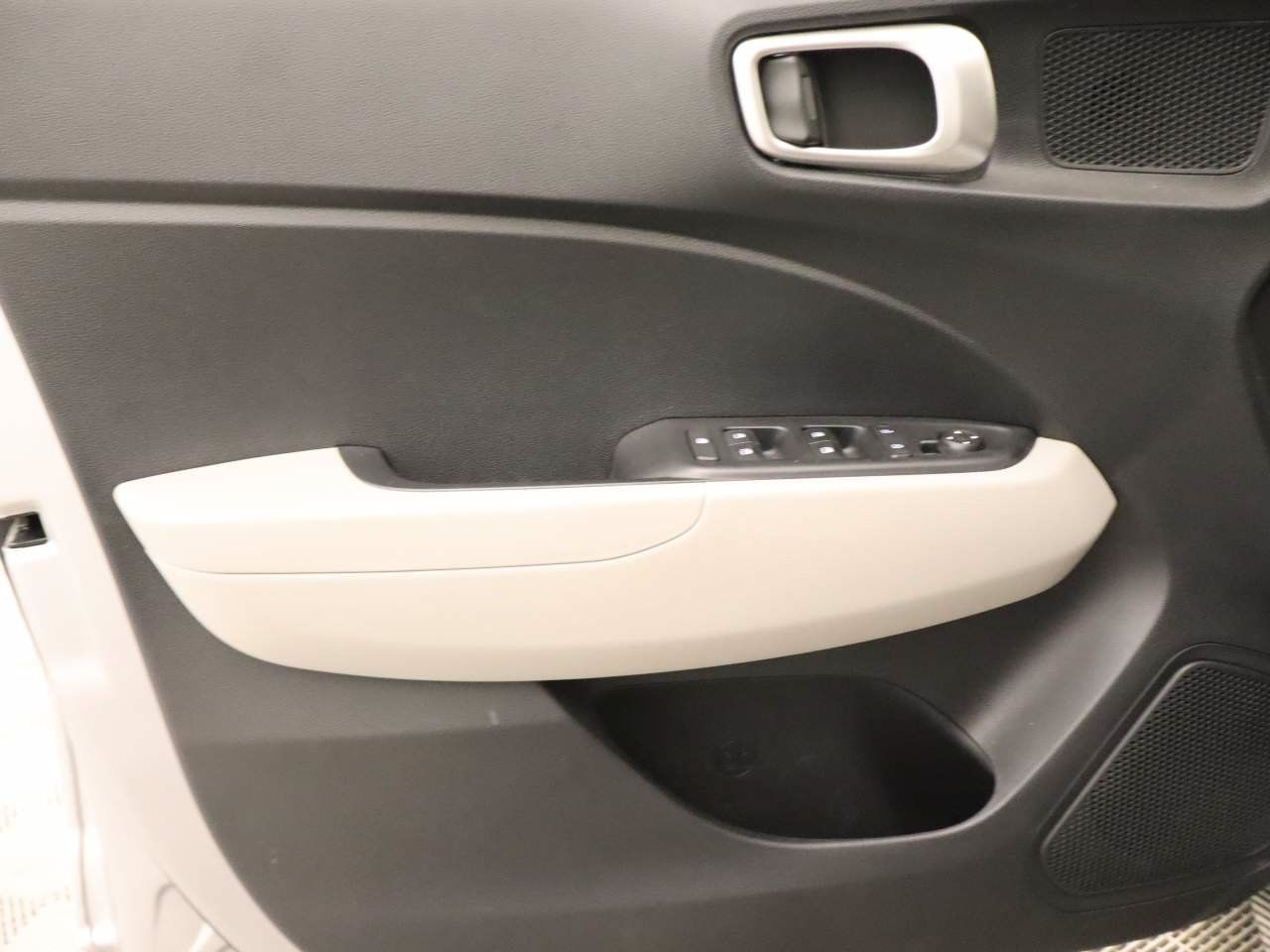 Used 2026 Hyundai Venue SEL FWD image 17