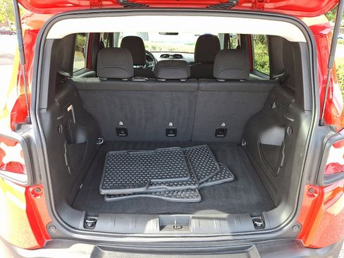 Used 2023 Jeep Renegade Latitude image 30