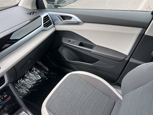 New 2026 Volkswagen Taos SE FWD image 26