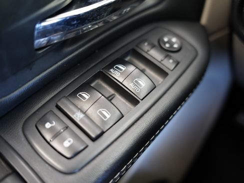 Used 2018 Dodge Grand Caravan SXT image 26