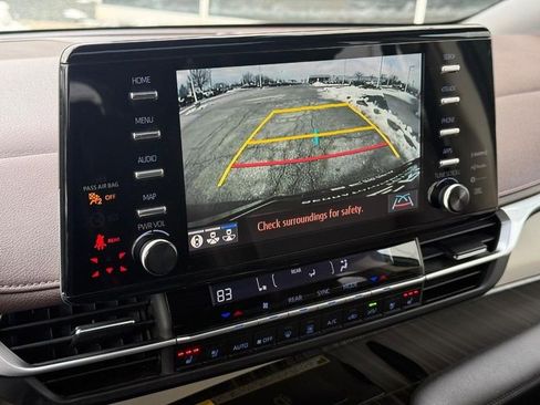 Used 2022 Toyota Sienna Platinum image 25