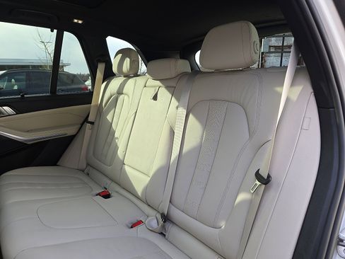 Certified 2022 BMW X5 xDrive40i w/ M Sport Package image 11