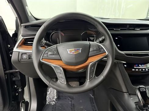 Certified 2025 Cadillac XT5 Premium Luxury w/ LPO, Floor Liner Package AWD/4WD image 20