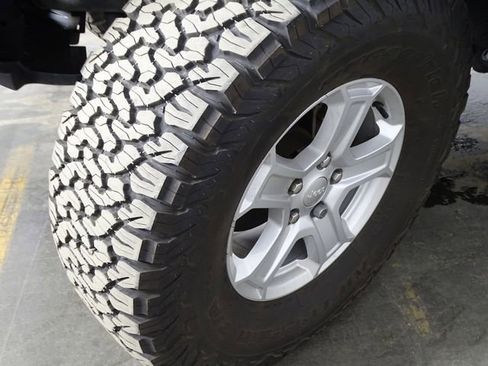 Used 2021 Jeep Wrangler Unlimited Sport image 40