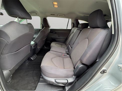 Used 2020 Toyota Highlander LE FWD image 31