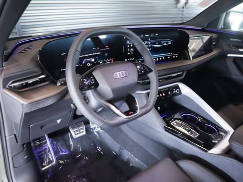 New 2025 Audi SQ5 Prestige image 17