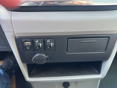 Used 2017 Toyota Sienna XLE w/ XLE Navigation Package FWD image 18