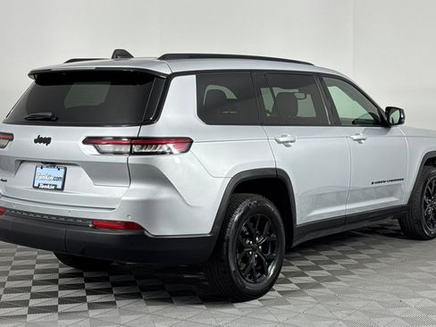 Used 2024 Jeep Grand Cherokee L Laredo image 5