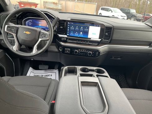 Used 2025 Chevrolet Silverado 2500 LT w/ Convenience Package image 12