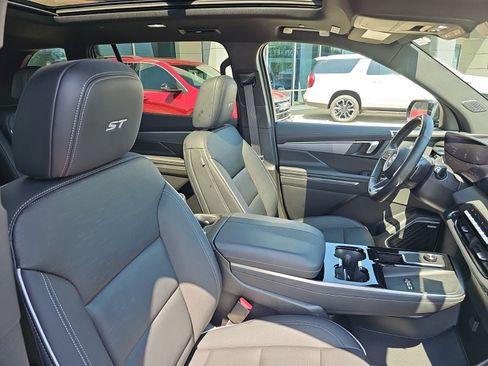 Used 2025 Buick Enclave Sport Touring w/ Super Cruise Package FWD image 36