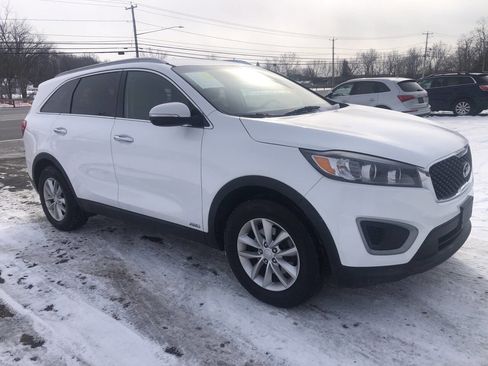 Used 2016 Kia Sorento LX w/ LX Convenience Package image 1