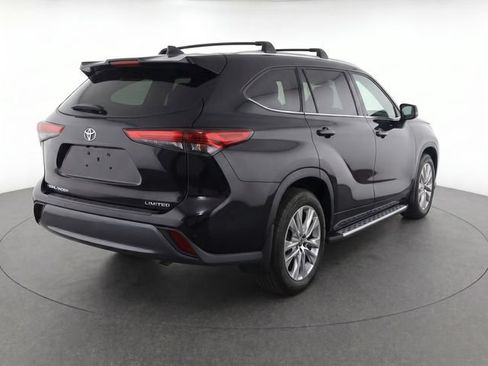Used 2021 Toyota Highlander Limited FWD image 6
