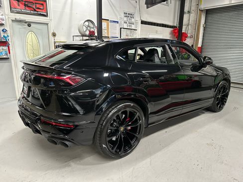 Used 2022 Lamborghini Urus image 5