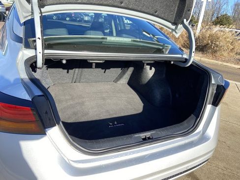 Used 2024 Nissan Altima 2.5 SV image 25