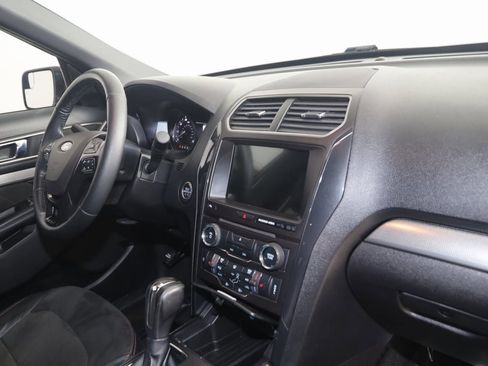 Used 2018 Ford Explorer XLT w/ Equipment Group 202A image 39
