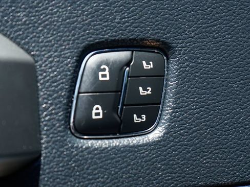 Used 2022 Ford F250 Lariat w/ Lariat Ultimate Package AWD/4WD image 19