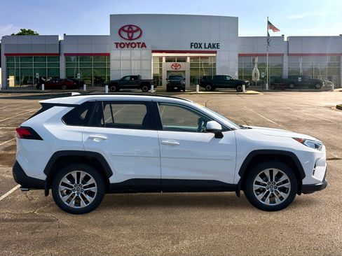 Used 2020 Toyota RAV4 XLE Premium AWD/4WD image 6