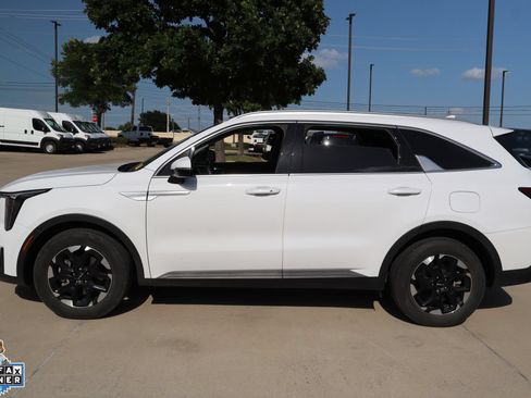 Used 2025 Kia Sorento S FWD image 7