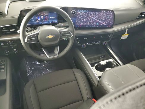 New 2026 Chevrolet Suburban LS image 16