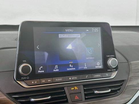 Used 2025 Nissan Altima 2.5 SV FWD image 21