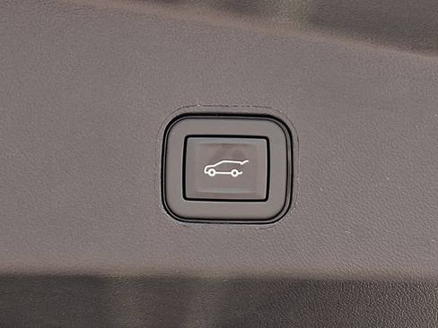Certified 2024 Cadillac Lyriq Luxury AWD/4WD image 28