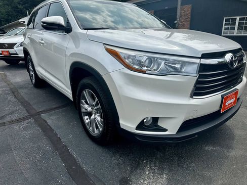 Used 2015 Toyota Highlander XLE AWD/4WD image 4
