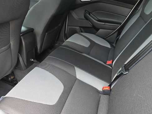 Used 2014 Ford Focus SE w/ SE Sport Package FWD image 12