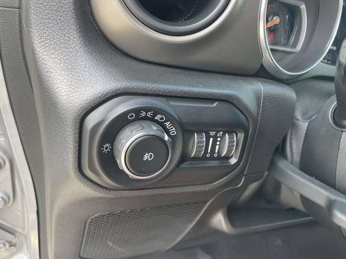 Used 2018 Jeep Wrangler Sport AWD/4WD image 17