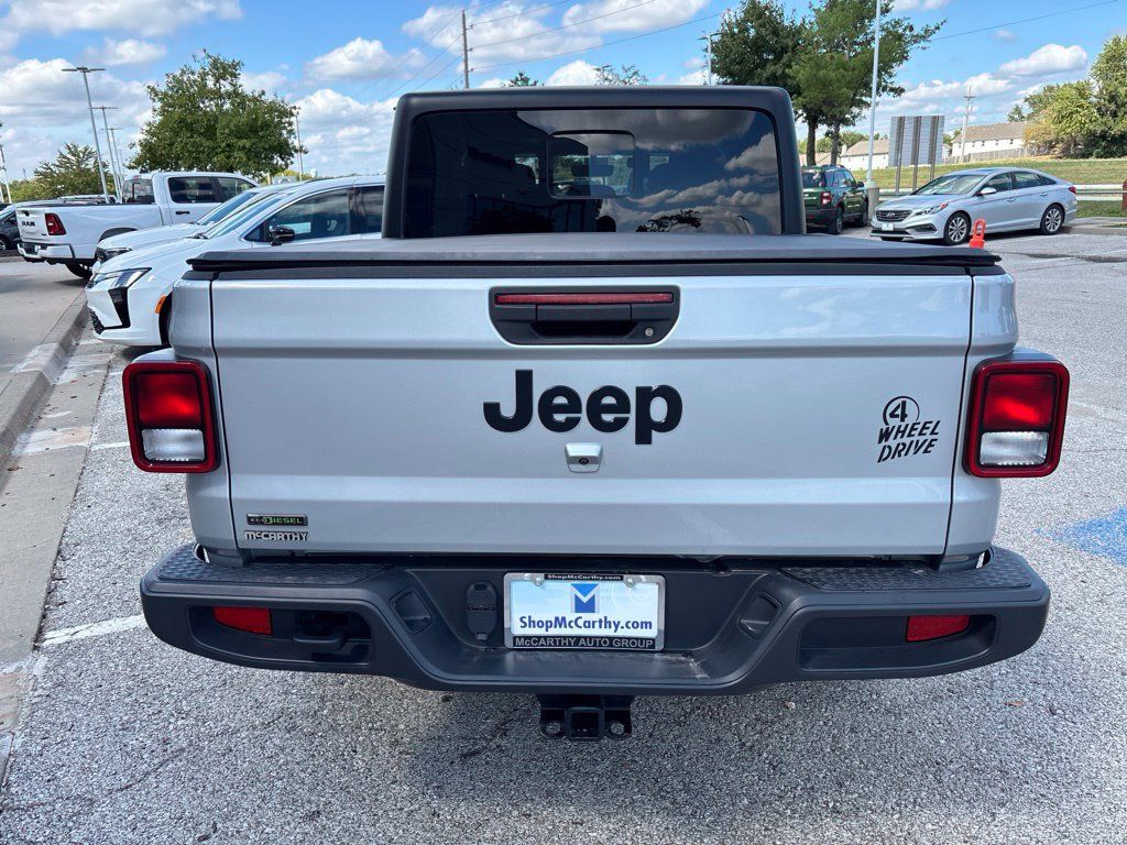 Used 2023 Jeep Gladiator Sport AWD/4WD image 7