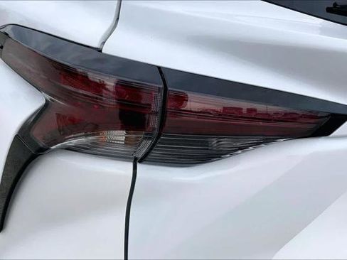 Certified 2024 Toyota Sienna LE image 28