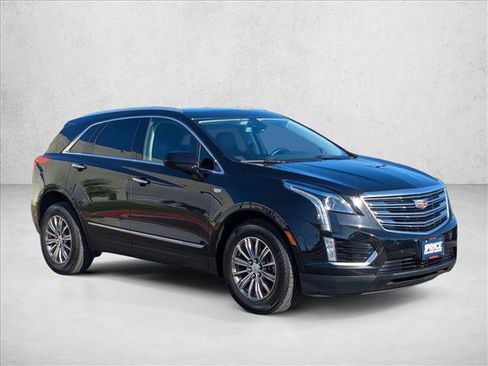 Used 2017 Cadillac XT5 Luxury image 3