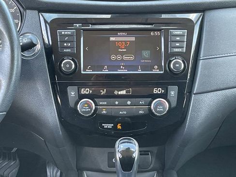 Used 2020 Nissan Rogue SV AWD/4WD image 16