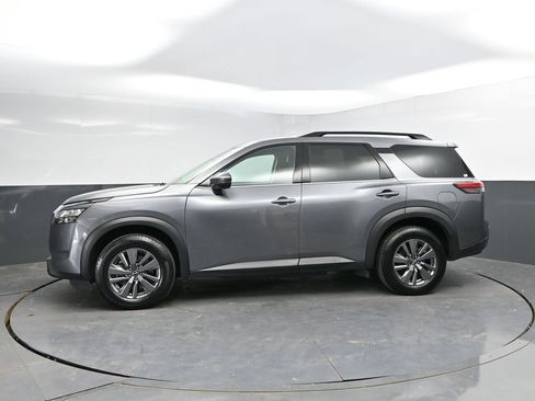 Used 2025 Nissan Pathfinder SV FWD image 4