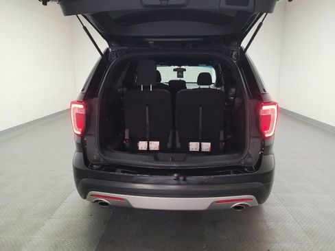 Used 2017 Ford Explorer XLT image 29