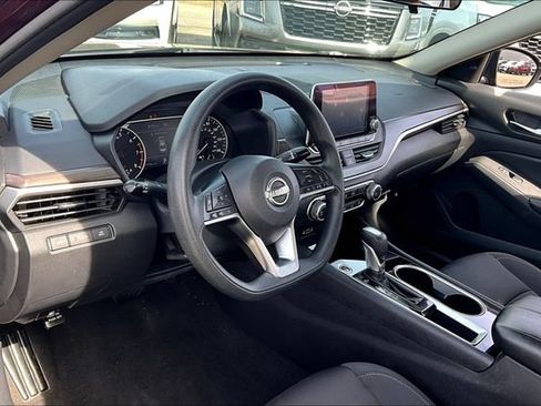 Used 2024 Nissan Altima 2.5 SV FWD image 14