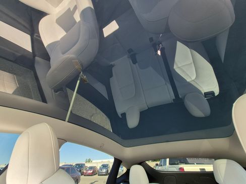 Used 2022 Tesla Model Y Performance AWD/4WD image 32