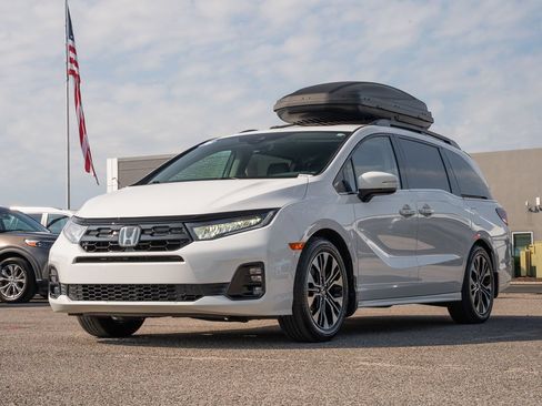 Used 2025 Honda Odyssey Elite image 3